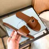 Med låda sandaler lyxiga desinger kvinnor skor tofflor brun svartrosa sommar läder kvinnor sandal casual glides utomhus kvinnliga flip flops