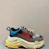 Sapatos de escalada Triple S Men Women Designer Sapatos casuais Plataforma tênis Clear Clear Black White Grey Vermelho Rosa Pink Mens treinadores de tênis tênis tênis tênis tênis