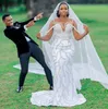 Arabo Aso Ebi Plus Size Sirena Abito da sposa bianco Cristalli Perle Lussuoso al largo della spalla Abiti da sposa da donna Abiti da sposa