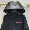 Cape Designer voor dames nieuwe stijl van vroege voorjaars klassieker nylon borst rode letters losse en veelzijdige windbreaker met capuchon 4DPD