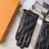 Designer kvinnor läderhandskar mode vinter plysch fårskinn mitten metall brev varma körhandskar med blixtlås