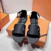 Sandali firmati con fibbia classica Cinturino alla caviglia piatto Moda donna Open Toe Scarpe basse casual Pantofole da spiaggia per ufficio estivo Scarpe da vacanza 35-41 Con scatola