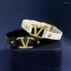 Bracelet européen et américain minimaliste lettre V personnalisé bracelet en cuir PU pour hommes femmes