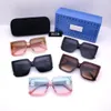 Designer Luxury Letter For Women Glasses Men Classic UV Eyeglasses Fashion Solglasögon Lämplig utomhusstrand med ruta 5 Färg Nice 3ute