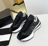 2023 Kvinnor Sneakers Casual Shoes Fashion Loafers Designer Classic White Running Shoe