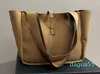 Supple Suede Tote Bag France Luxury Märke Kornen Läderflik Stängning Shopping Handväska Lady Stora rymliga axelväskor