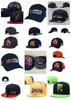 Designer hoeden Alle teamlogo verstelbare snapbacks gemonteerde hoed borduurwerkvisser basketbal mesh flex beanies platte hoed hiphop sport buiten