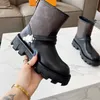 Schwarze Designer-Stiefel, Plateau-Stiefelette, schwarzes Lammleder, übergroße Gummilaufsohle, sportliche Martin-Stiefel für Damen