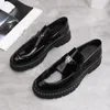 Scarpe eleganti da uomo Fibbie Stile business casual Costruzione in pelle. Abbigliamento da lavoro morbido e traspirante fatto a mano