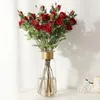 Fiori decorativi Ramo lungo Regali di rose 5 teste Decorazioni da tavola Fiore di seta rosso 65 cm Flores artificiali Matrimonio
