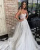 BERTA花嫁のスパンコールのためのラインウェディングドレス