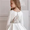 女の子のドレスホワイトサテンフローラルステッカー付きシンプルな長袖フラワードレス