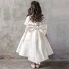 Vestidos de menina flor vestido de cetim branco manga curta frisado arco cinto casamento elegante pequena criança primeira eucaristia bola presente