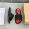 Man Classic Spike Slippers مسطحات مسطحات شريحة صندل أرصاد سميكة من المطاط الوحي