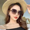 Lunettes de soleil Designer Women's Fashion New Gradient Color Trimmed Frameless Large Frame Glasses H4YC