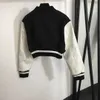 Brand New Women S manteau mode V Lettre de cou de girl Veste Girl Taille S M L Uniforme de baseball à manches longues classiques