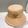 Moda Casual Hat Bucket Nylon Flato respirável Cap Classic Triangle Logo Mulheres homens 6 Cores Viagem Tamanho grátis Chapéu versátil