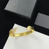 Designer Guld silver armring kärleksarmband mode smycken lyx designers brevhänge blomma armband för kvinnor bröllop 4062Z