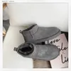 Stivali Donna Australia Stivali Designer Ultra Mini Platform Boot Pantofole in castagna Inverno Pelliccia calda Pelle di mucca Stivali da neve in pelle scamosciata di lana T231109