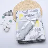 Filtar Swaddling Baby Printed Short Plush Mottagande filt Cartoon Double Layer Lamb Fleece Swaddle Wrap Bath Handduksbädd för barn BO