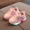 Tênis criança sapatos esportivos primavera luminosa moda respirável crianças meninos sapatos líquidos meninas tênis led com luz tênis de corrida zapatillasl231106