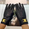 Para mujer para hombre Cinco dedos Guantes de cuero Diseñador de moda Marca Impresión de letras Espesar Mantener Guante cálido Invierno Deportes al aire libre Guantes de piel de oveja de alta calidad