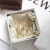 Szpilki broszki proste litery piny broszki projektanta biżuteria dla kobiet złota broszka męska