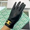 Para mujer para hombre Cinco dedos Guantes de cuero Diseñador de moda Marca Impresión de letras Espesar Mantener Guante cálido Invierno Deportes al aire libre Guantes de piel de oveja de alta calidad