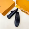 Modeklänningskor college stil loafer flickor klänning plattform skor små bin broderier designers luxurys loafers casual stövlar 38-45 med originallåda