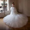 Sukienki swobodne Elegancka biała tiulowa sukienka ślubna wysoka długi pociąg 2023 Suknie ślubne puszyste warstwy impreza pręta vestidos de fiesta