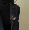Szpilki broszki proste litery piny broszki projektanta biżuteria dla kobiet złota broszka męska