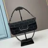 Bolsa de ombro feminino Bolsa de corpo transversal Bolsa de lona Bolsa bordada Impressão de couro de couro curta Disantelamento de cadeia de metal de fivela de metal de alta qualidade