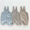 Rompers 0 3y chłopcy luźne mody kombinezon prosty wszechstronny romper romper urodzone niemowlęta dziewczęta dżinsowe spodnie spodni śliniaki 230407