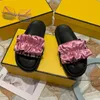 Sandali di lusso Pantofole Uomo Donna Viaggio estivo Tessuto giallo nero Piattaforma di diapositive in broccato Suola piatta in pelle Sandali casual con fibbia in metallo con scatola