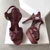 Moda Clásica Sandalias de diseñador de lujo Fragancia pequeña Oro puro Sandalias de diseñador de lujo Plataforma Tacones altos Sandalias Zapatos de dama Zapatos de fiesta