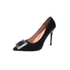 Robe chaussures 2023 tête stiletto talons hauts grande taille un cheveux sur la boucle carrée bouche peu profonde femme simple avec noir