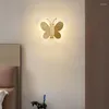 ウォールランプOurfeng Modern Sconces Brass Butterfly LEDベッドサイドリビングルーム用の豪華な装飾が装飾されています