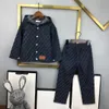 Novo designer bebê tracksuits outono crianças denim jaqueta conjunto tamanho 110-160 grade carta impressão completa casaco com capuz e jeans nov05