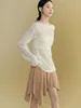 Suéter feminino fino com listra de ombro em malha de lã