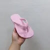 Slipper Sliders Femmes Sandales Famous Designer Lock It Flat Mule Slide Sandal Summer Shake Flats Mules Patent Le cuir broderie Sandales 0401