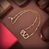 Woman Brand Pendant Necklaces V Letter Designer Pearl Fashion Luxury Vlogo Metal Jewelry Hoop Women Trend Necklaces JHJ