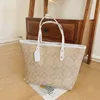 Sacs de messager pour femmes de marque 24SS Sac à bandoulière simple pour femme Fourre-tout Sac à provisions en cuir Bandoulière Léger De Luxe Poche Grande Capacité Sous Les Bras Petit Sac Carré