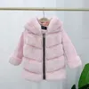 Coat 2023 Sonbahar Bebek Kız Kış Giysileri Pamuk Koreli UNISEX Tavşan Saç Kapşonlu Taklit Kürk Kısa Sıcak Düz Renk Basit 231107