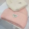 Cappello prda di alta qualità Tinta unita Pelliccia di coniglio Peluche Cappello lavorato a maglia Morbido ventoso Confortevole Alla moda Cento pieghevole Triangolo colorato hijab lotto Patch Cappello di lana Multi