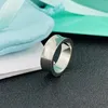 Anello ad arco di design Anello nero classico Anelli per uomo e donna Anelli per coppie in acciaio inossidabile Accessori per gioielli da sposa per feste Regali di San Valentino di Natale