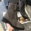 Bottines de luxe de styliste à talon épais pour femme, bottines de coco, bottes de moto, baskets à fond en caoutchouc, hiver, rabat en cuir d'agneau matelassé, bottes en velours, chaussures chaudes