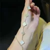 vanlies cleeflies Clover armband diamanten high-end klaver witte schelp volledige diamanten microset armband fijne high-end sens