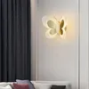 ウォールランプOurfeng Modern Sconces Brass Butterfly LEDベッドサイドリビングルーム用の豪華な装飾が装飾されています