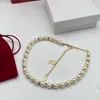 Valentinoity Frau Marke Anhänger Halsketten V Brief Designer Perle Mode Luxus Vlogo Metall Schmuck Hoop Frauen Trend Halsketten