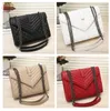 dhgate kvinnor lyxiga crossbody väska berömd klassisk designer messenger lady cross body väskor handväska kvinnlig tote satchel handväska svart guld silver kedja pu läder